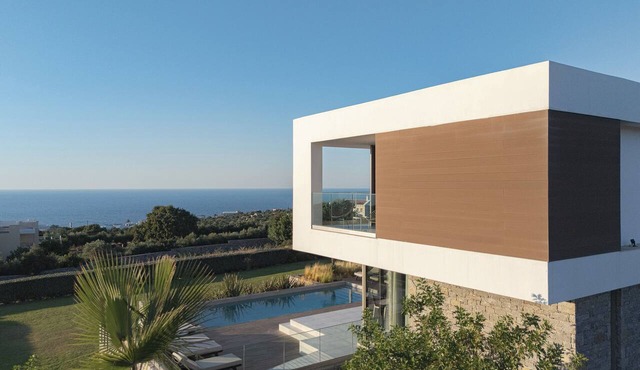 Impeccable design, total privacy & heated pool with sea views in Rethymno