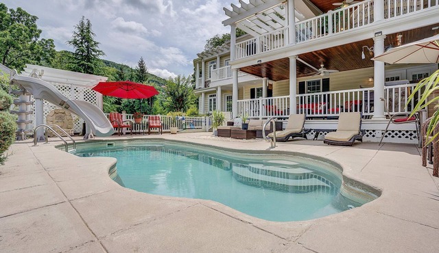 Jackson River Estate Main House Pool, Riverfront, sleeps 15 in Alleghany County