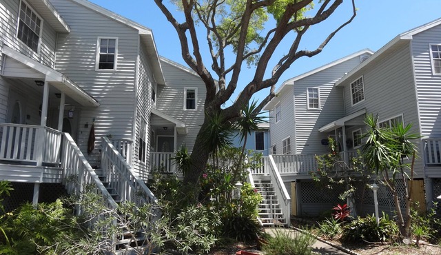 Key West Style Townhome Intercoastal Waterviews! in Indian Rocks Beach