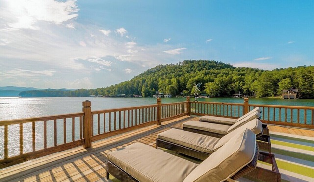 Lakefront 4BR, 4.5BA retreat with boathouse, fire pit, and serene Lake Burton views. in Tiger