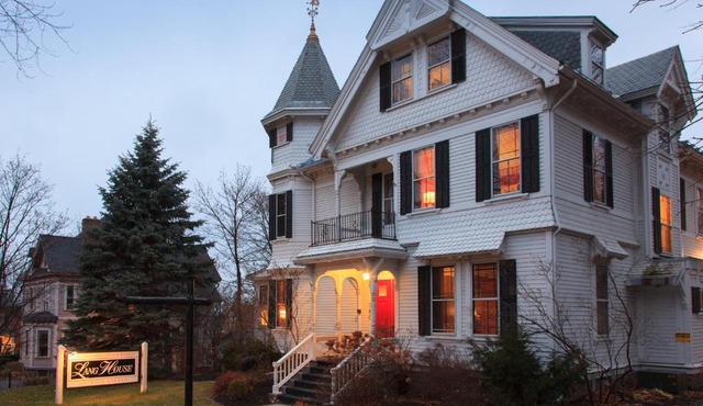 Lang House on Main Street Bed & Breakfast in Burlington