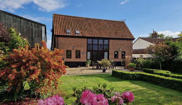Lays Barn - Three Bedroom House, Sleeps 6 in Little Ellingham