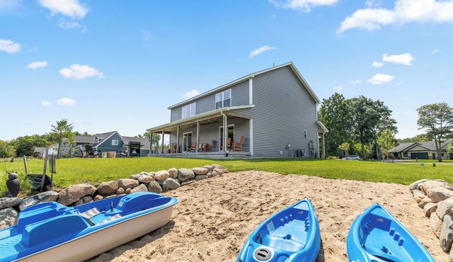 Lux canalfront home. Firepit, kayaks,paddleboat, 20 foot dock, chefs kitchen! in Houghton Lake
