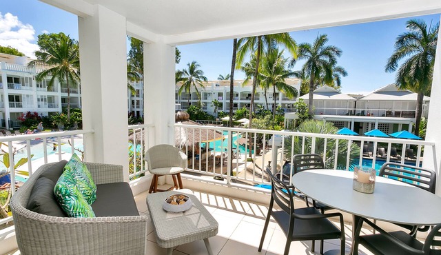 Luxurious 2.5 Bed APT with Fab Beach Club Resort Views in Cairns
