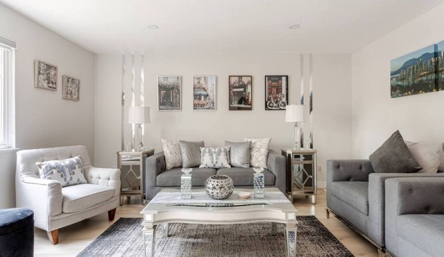Luxurious & Modern 2 Bedroom private Suite in Coquitlam 1 Family in Coquitlam