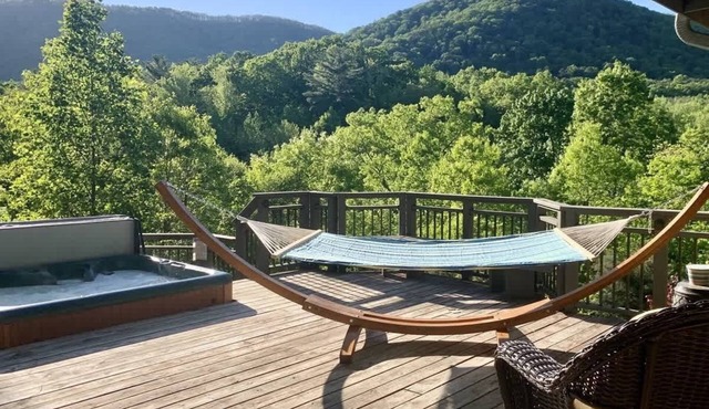LUXURY LOG CABIN WITH MOUNTAIN VIEW | HOT TUB in Cleveland