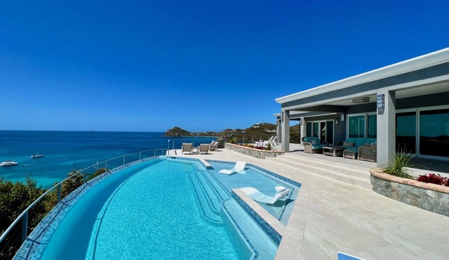Luxury Pool Villa -260 Degree Dual Bay Views and Walking Distance to Beach Below in Cruz Bay