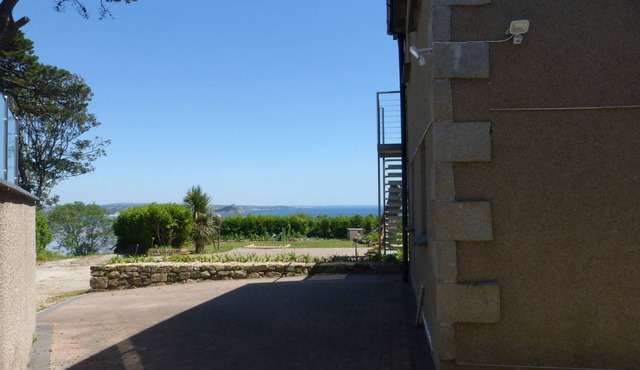 Luxury Seaviews Spacious Quiet Ground floor Apartment, Parking, Disabled access in Penzance