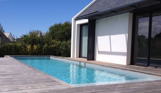 Magnificent villa with heated pool close to beaches in Arzon