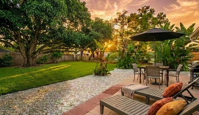 Mid-Century Retreat close to Everything. in Sarasota