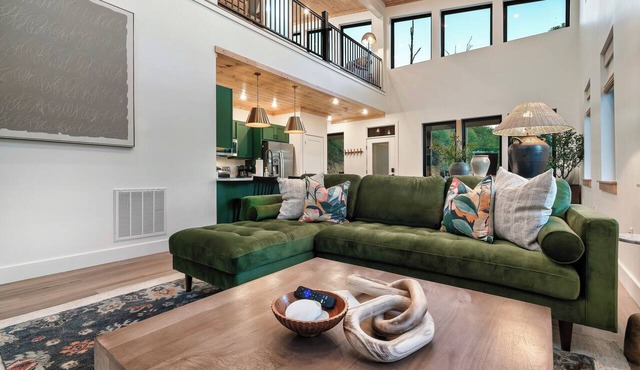 Modern Cabin | Near Dollywood | Hot tub | Arcade in Sevierville