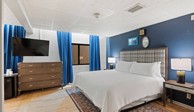 Modern Colorado Stay Near Business District & Local Events in Glenwood Springs