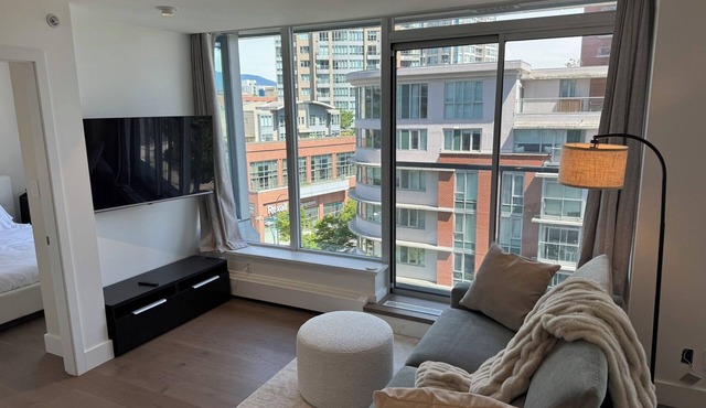 Modern Downtown Vancouver 1BR w/Secure Parking in Vancouver