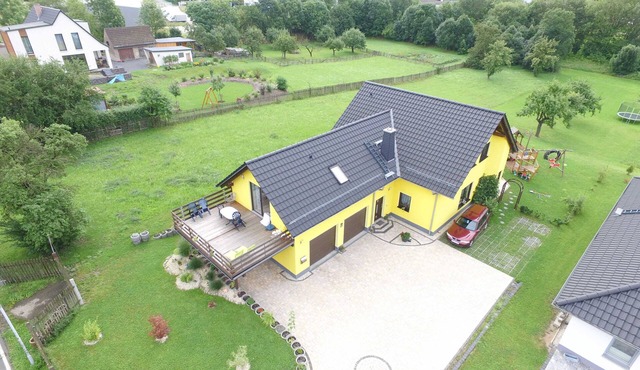 Modern, new apartment with a spacious roof terrace, Cycling & Family Friendly in Unterwellenborn