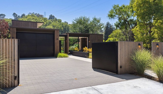 Modern NorCal Retreat - Courtyard, Spa, Family and Team Getaways Near Everything in Mill Valley