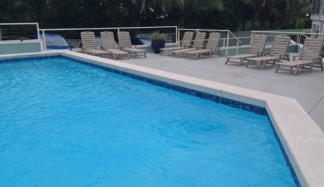 Modern Oceanview 2BR Condo w/Pool & Steps to Beach in Nassau