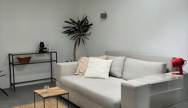 Modern studio with en-suite bathroom & top connections in Düsseldorf