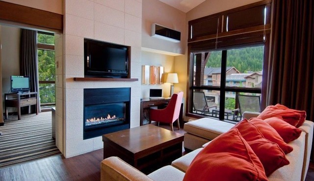 Modern Suite + King Beds | 5 Mins from DT Whistler in Whistler
