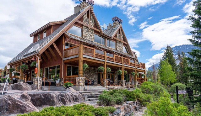 Mountain Getaway | Great Location/Hot Pools Access in Banff