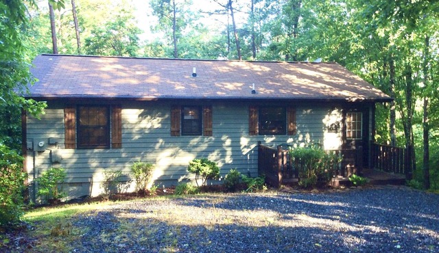 MURPHY, NC Rustic Trail Retreat Cabin in Murphy