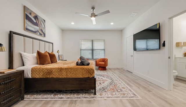 New Modern 3Br Home 9 minutes from DFW Airport 12 minutes from AT&T Stadium in Grand Prairie