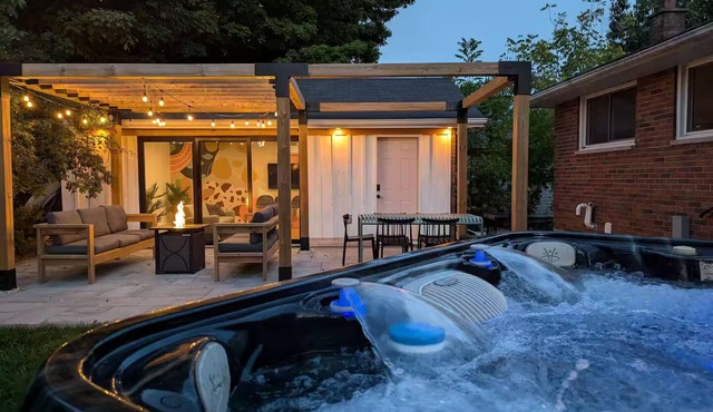 NEW Professionally Designed 8 Bed Home (w. 2 Sandbanks Passes) in Prince Edward