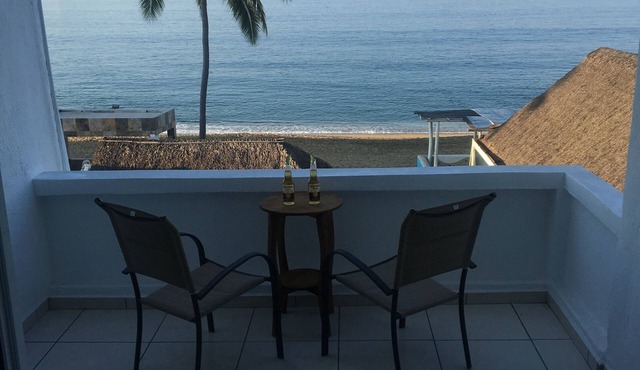 OCEANFRONT! 🏖 PENTHOUSE WITH A VIEW 🐳 🚢 in Manzanillo