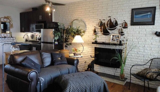 One Bed, With Kitchenette, Bathroom. in Harbor Springs