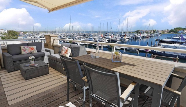Ouddorp – Marina Port Zélande luxurious vacation apartment, anchored directly to the yacht harbour and Grevelingen, beach reachable by foot (5 minutes). in Ouddorp