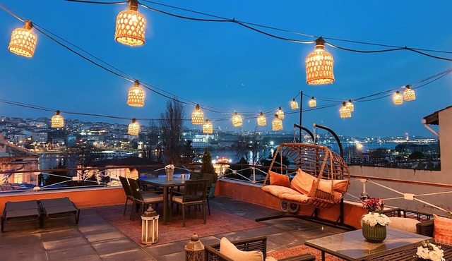 Panoramic Terrace Oasis: Stunning Sea Views and Iconic Landmarks in Balat in İstanbul