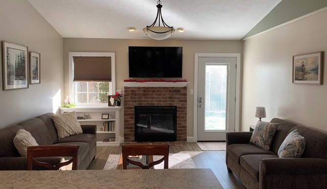 Pristine 2BR Townhome -Elevated Comfort in Charming Chatham in Chatham