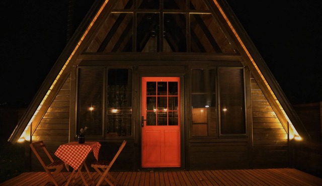 Private Luxury Red House With Jacuzzi in Kartepe