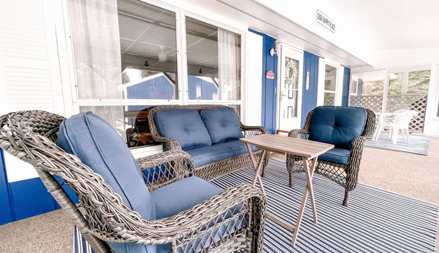 Private Screened Porch with Michaywe Amenities in Gaylord