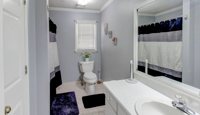 Quiet, Comfortable, Charming, Safe, 2-bedroom house with WiFi, AC in Conyers in Conyers