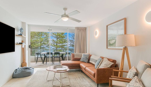 Rainbow Pacific Unit 20- Lovely Beachfront unit in Rainbow Bay Coolangatta with Wi-Fi Included in Coolangatta