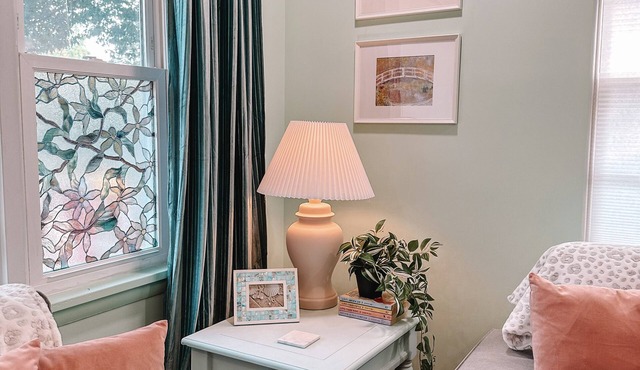 Rainbow Retreat ~ 3-bedroom fun loving home full of color! in Springfield