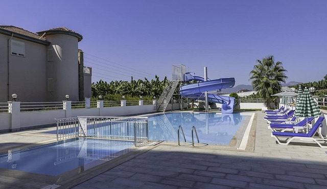 Residence w Balcony and Shared Pool 7 min to Coast in Antalya