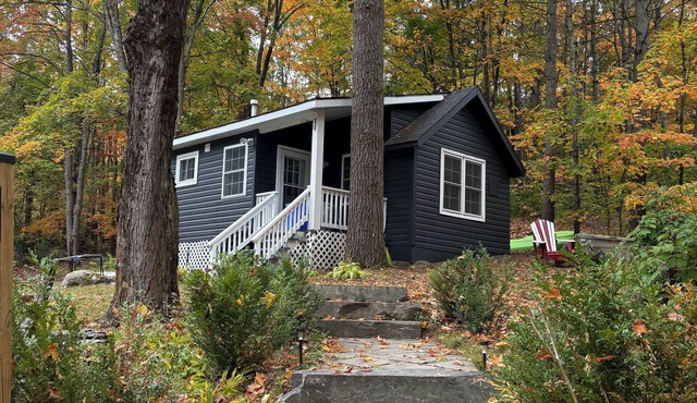 Riverside Blue… Your cozy guesthouse for all things Muskoka.! in Bracebridge