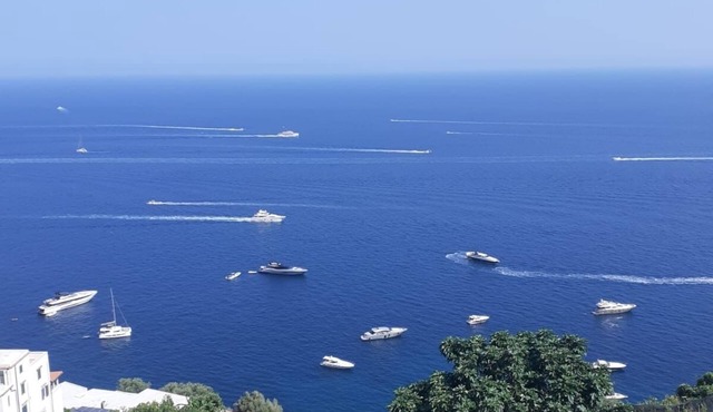 Romantic pied a terre On the Sea .VIEWS every room concierge,on AMALFI dr.AAAAAA in Amalfi