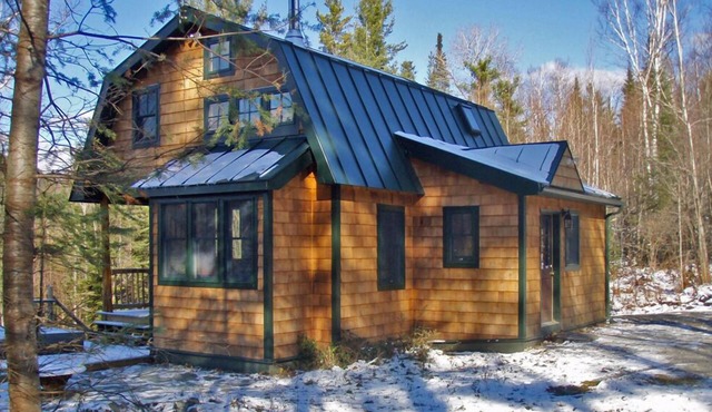 Romantic Retreat: Mt. Views, Hot Tub, Movie Theater in Granville