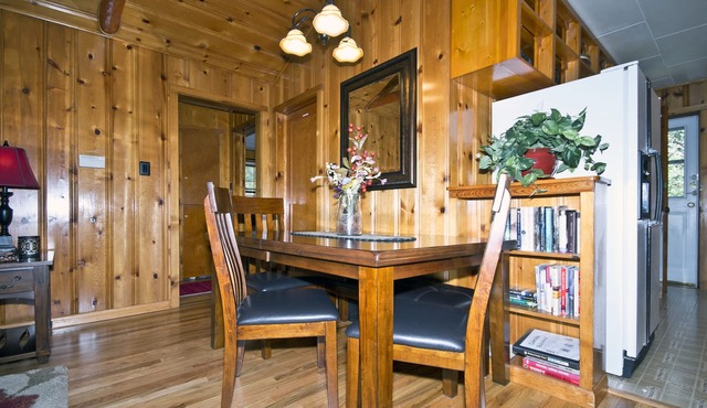 Rustic Historic Mountain Cabin by Pikes Peak. in Cascade-Chipita Park