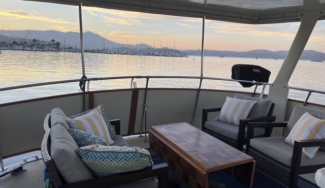 Sausalito Floating Gem: A Charming Stay by the Bay in Sausalito