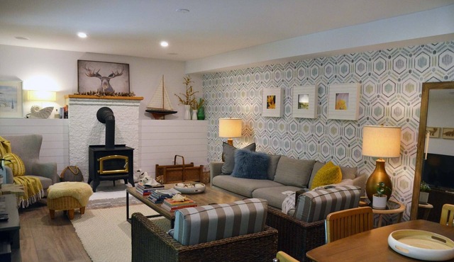 Scandi Coastal-Private & Cozy 2 bdrm walkout basement. in Lakeview