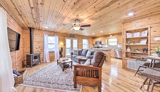 Scenic Murphy Escape with Hot Tub & Fire Pit! in Murphy