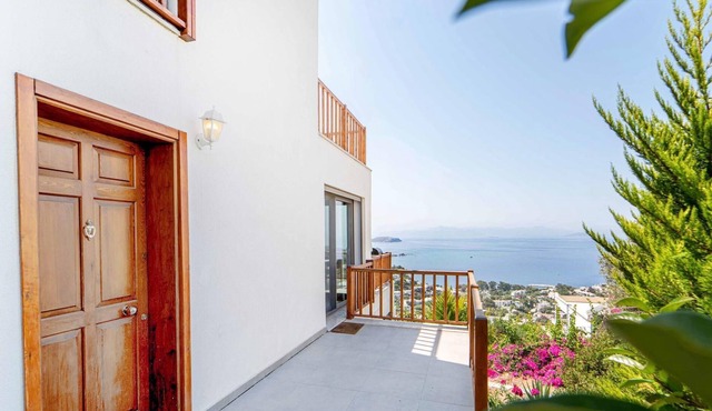 Sea View Flat with Terrace 3 min to Beach in Bodrum