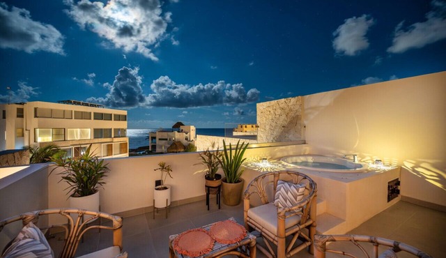 Seaside Penthouse! Rooftop Jacuzzi & Ocean Views! in Tulum Municipality