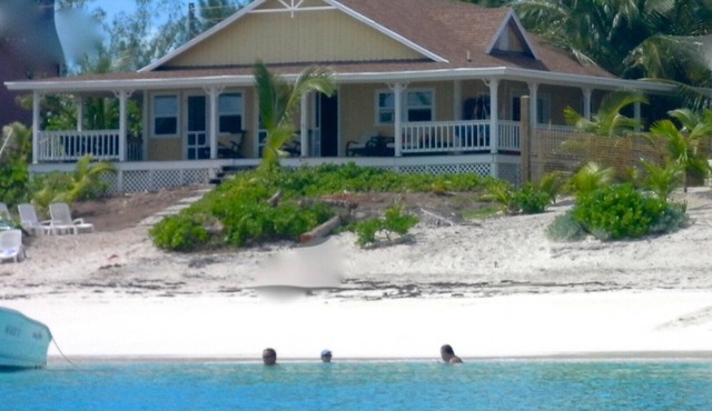 SEPTEMBER Special-450 nightly! Beach House! Best location-TAR BAY! in George Town
