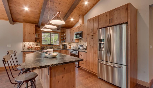 Skyland Jewel at Dollar Point - Luxury 3BR - Close to Lake in Tahoe City