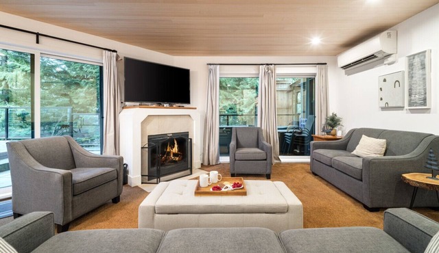 Spacious 2Bdrm, New XL Patio + Pool, Hot Tub, Stunning View in Whistler