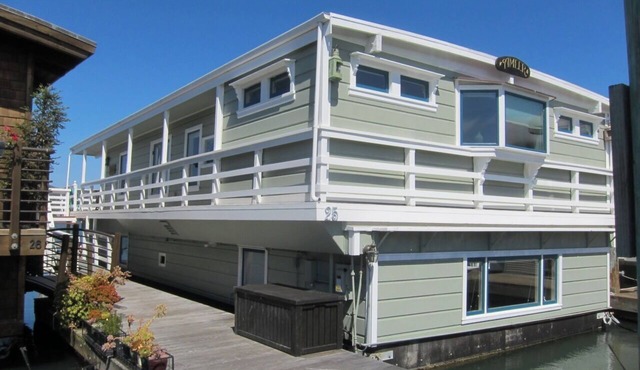 Spectacular 3Br/2Ba Houseboat - Incredible Views! in Sausalito